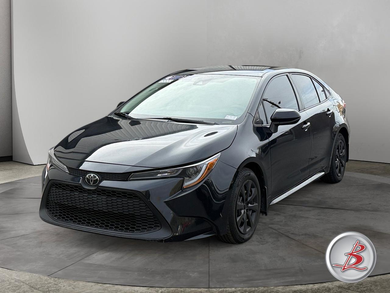 2020 Toyota Corolla LE photo 3