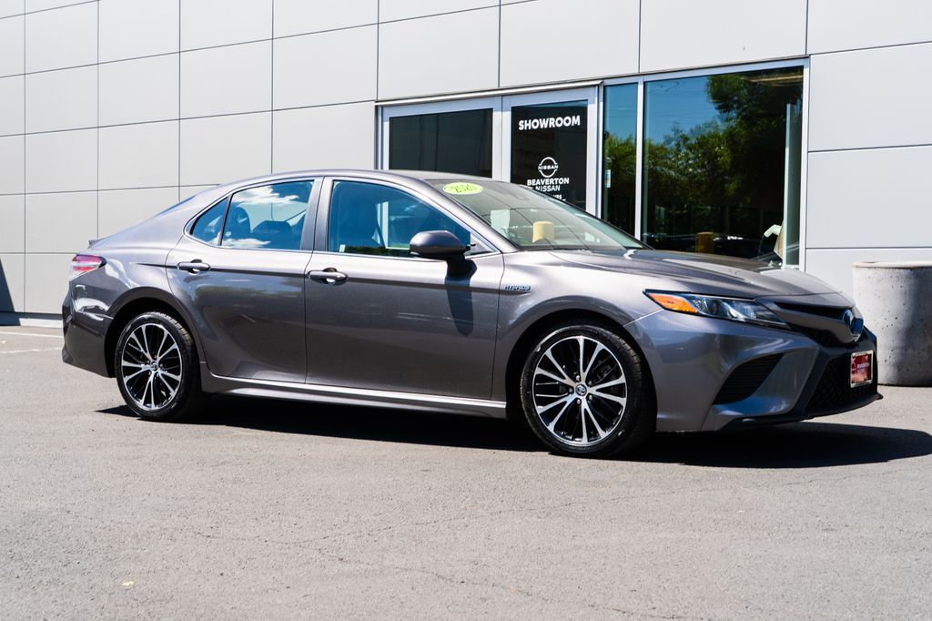 2020 Toyota Camry Hybrid SE