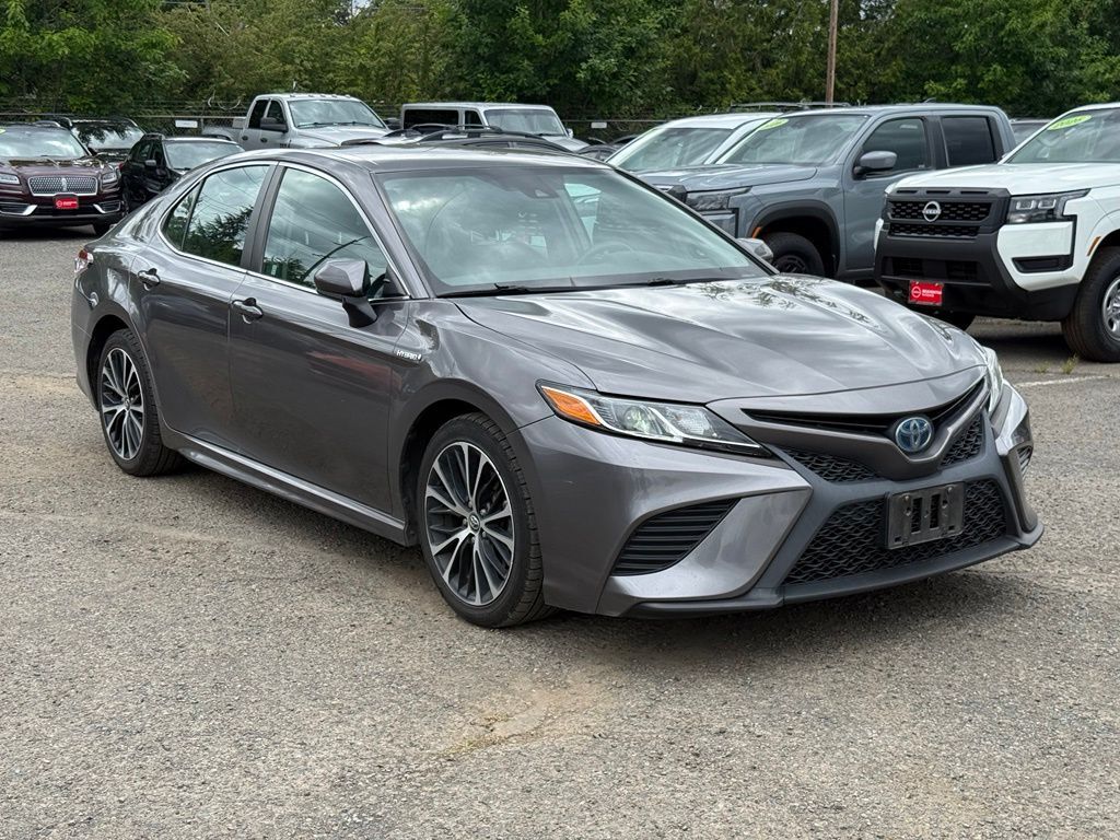 2020 Toyota Camry Hybrid SE