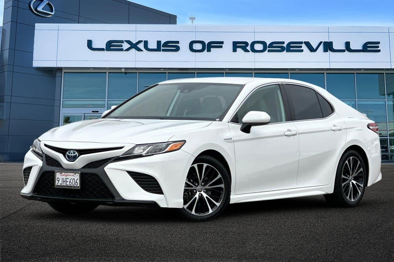 2020 Toyota Camry Hybrid SE
