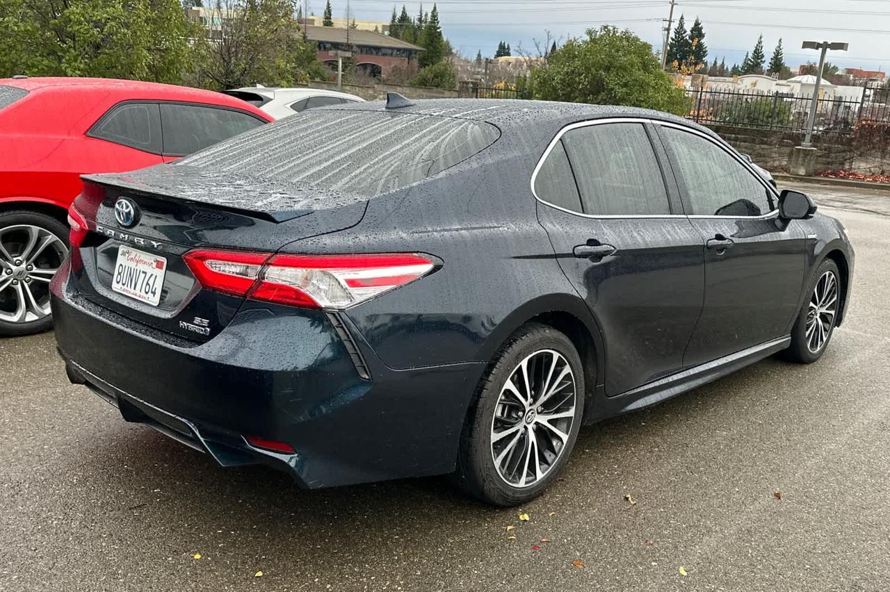 2020 Toyota Camry Hybrid SE