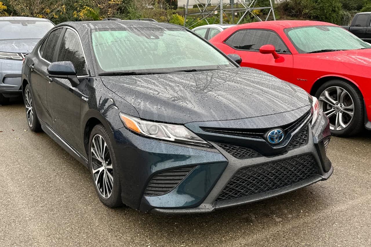 2020 Toyota Camry Hybrid SE