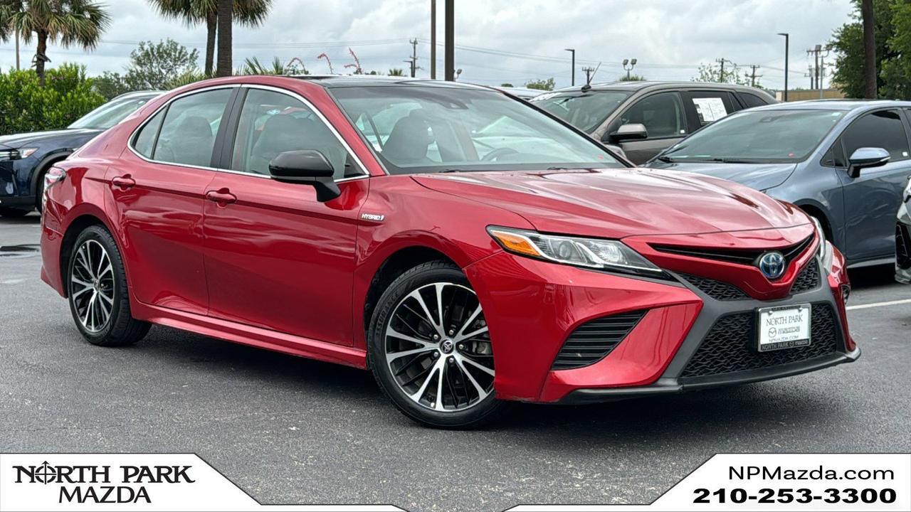 2020 Toyota Camry Hybrid SE