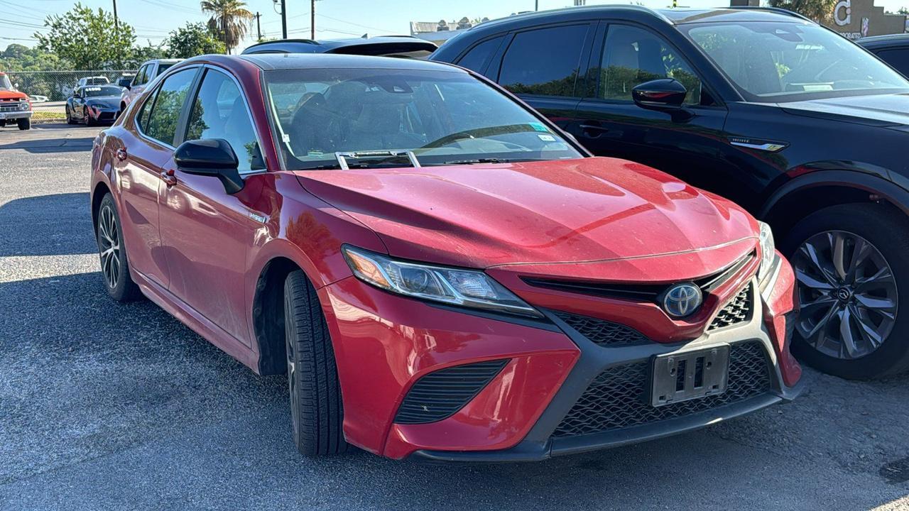 2020 Toyota Camry Hybrid SE