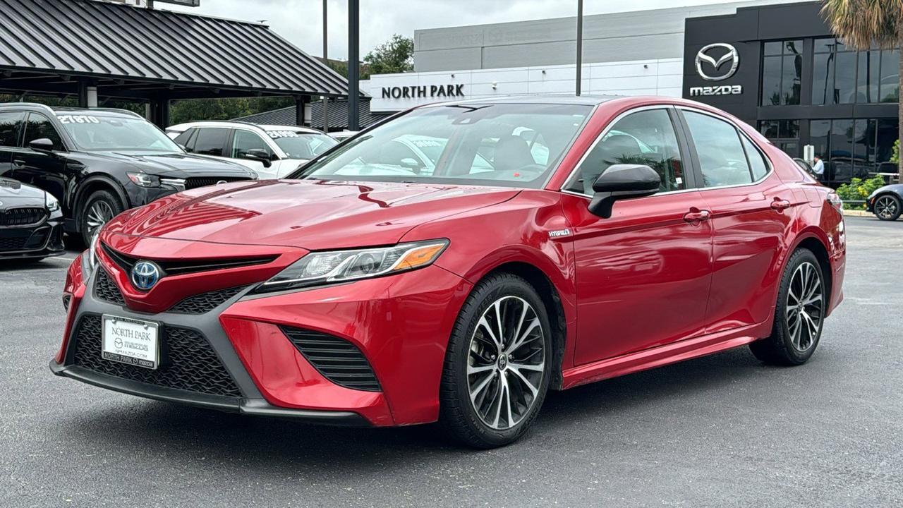 2020 Toyota Camry Hybrid SE
