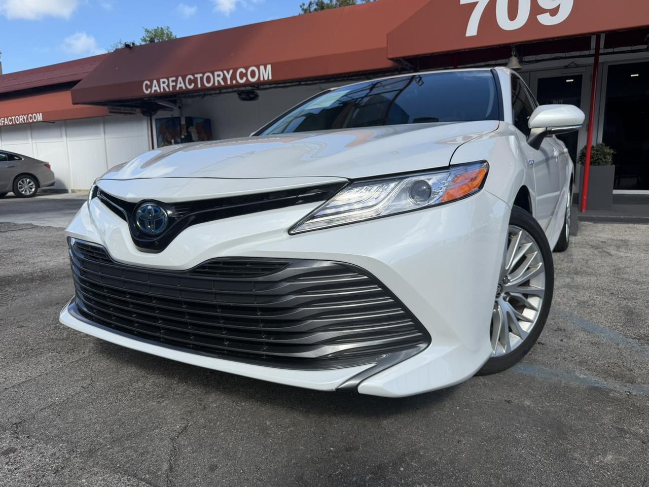 2020 Toyota Camry Hybrid XLE