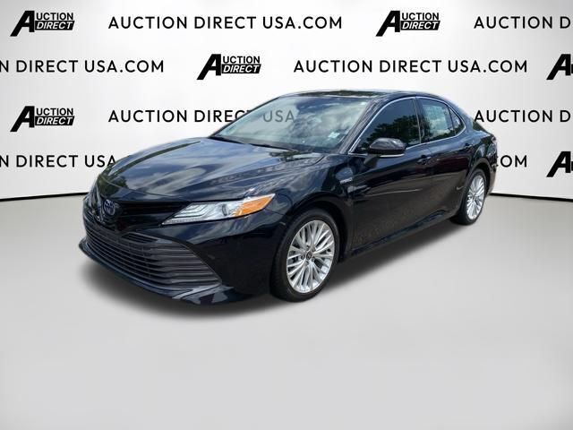 2020 Toyota Camry Hybrid XLE