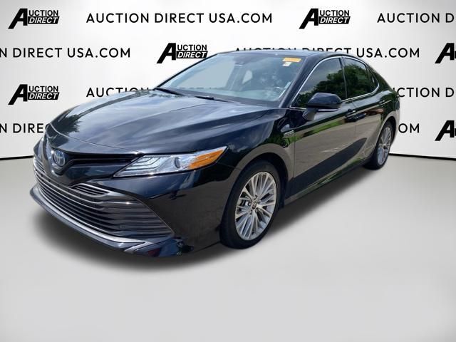 2020 Toyota Camry Hybrid XLE