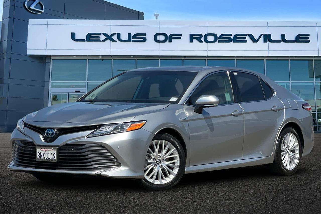 2020 Toyota Camry Hybrid XLE