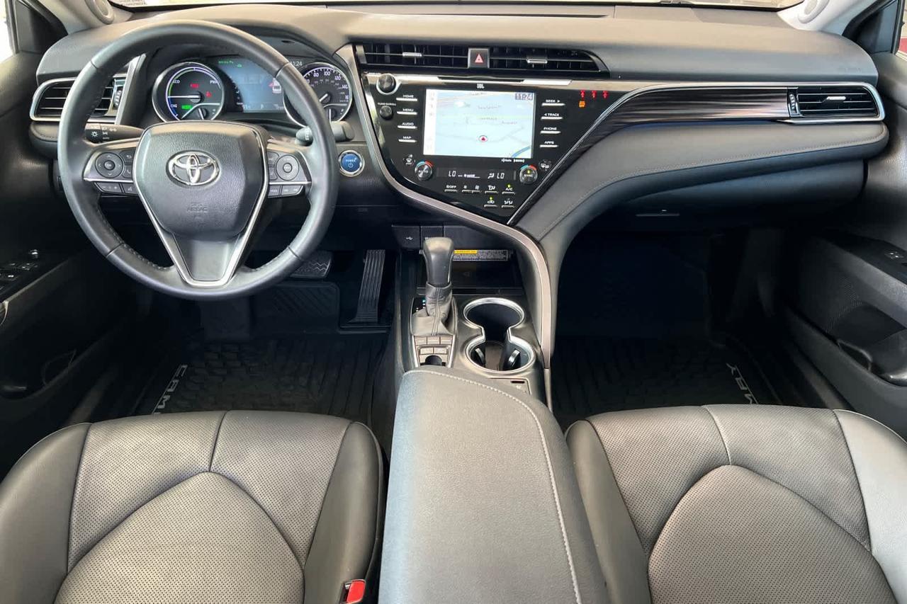 2020 Toyota Camry Hybrid XLE