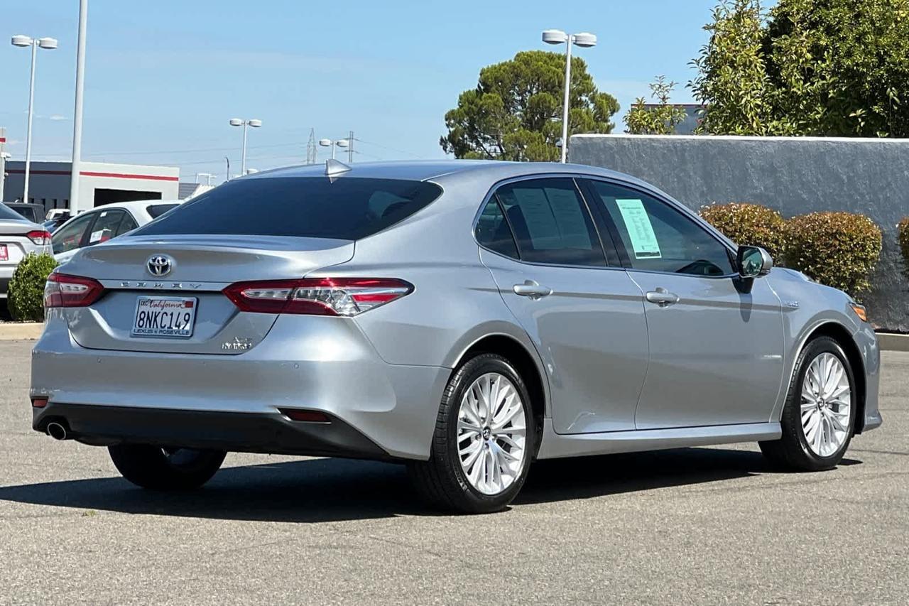 2020 Toyota Camry Hybrid XLE