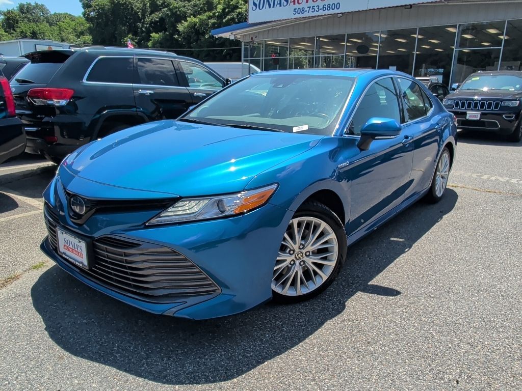 2020 Toyota Camry Hybrid XLE