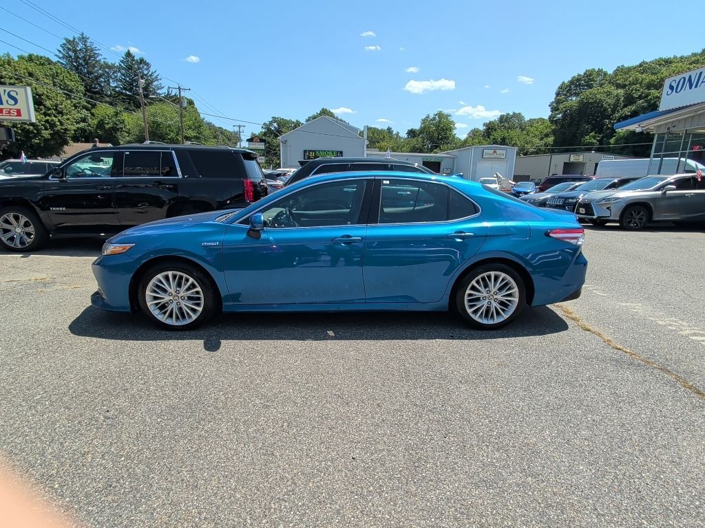 2020 Toyota Camry Hybrid XLE