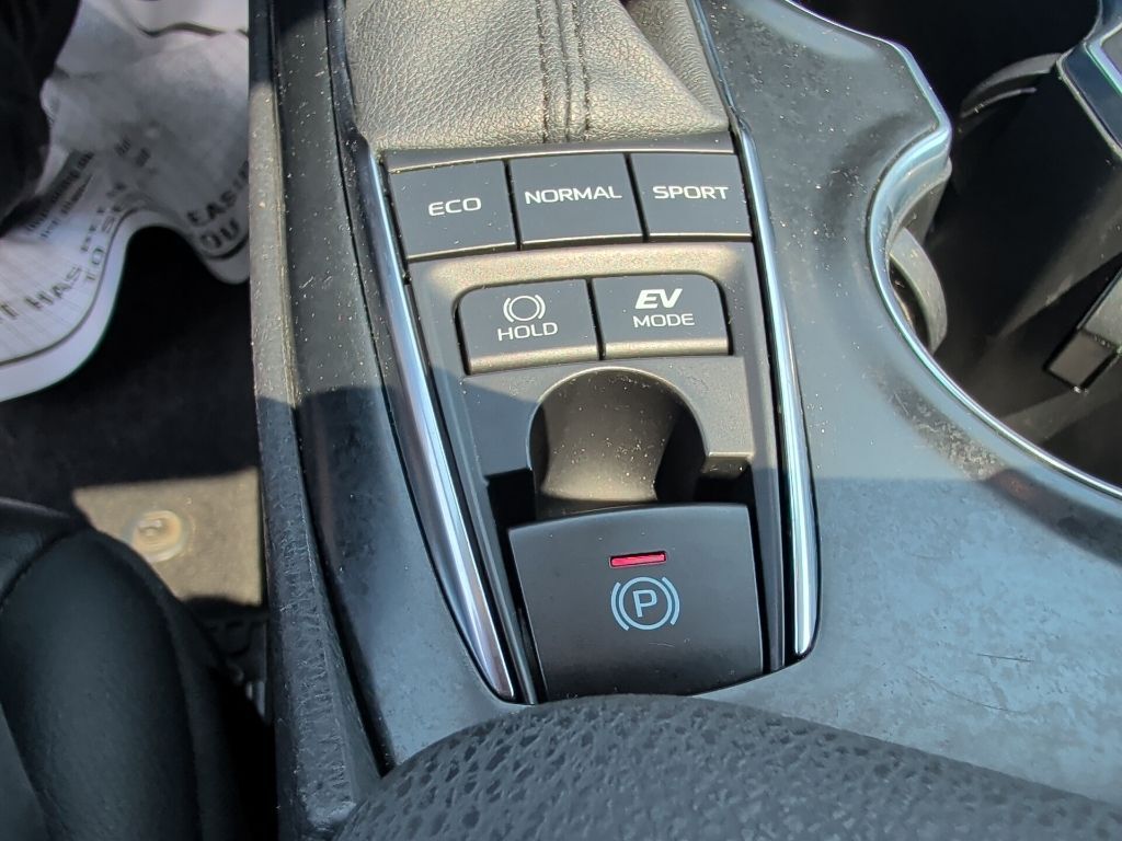 2020 Toyota Camry Hybrid XLE Worcester MA