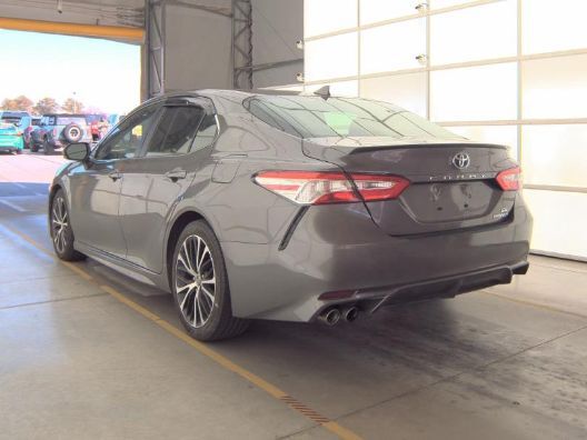 2020 Toyota Camry SE Hybrid