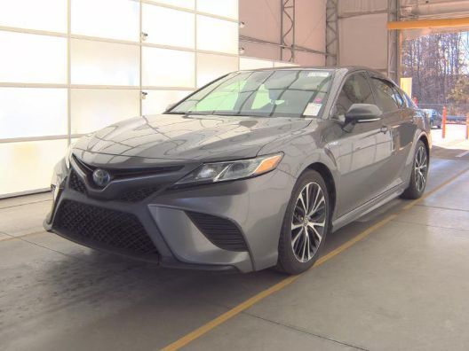 2020 Toyota Camry SE Hybrid