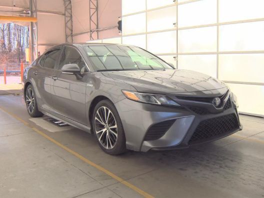 2020 Toyota Camry SE Hybrid