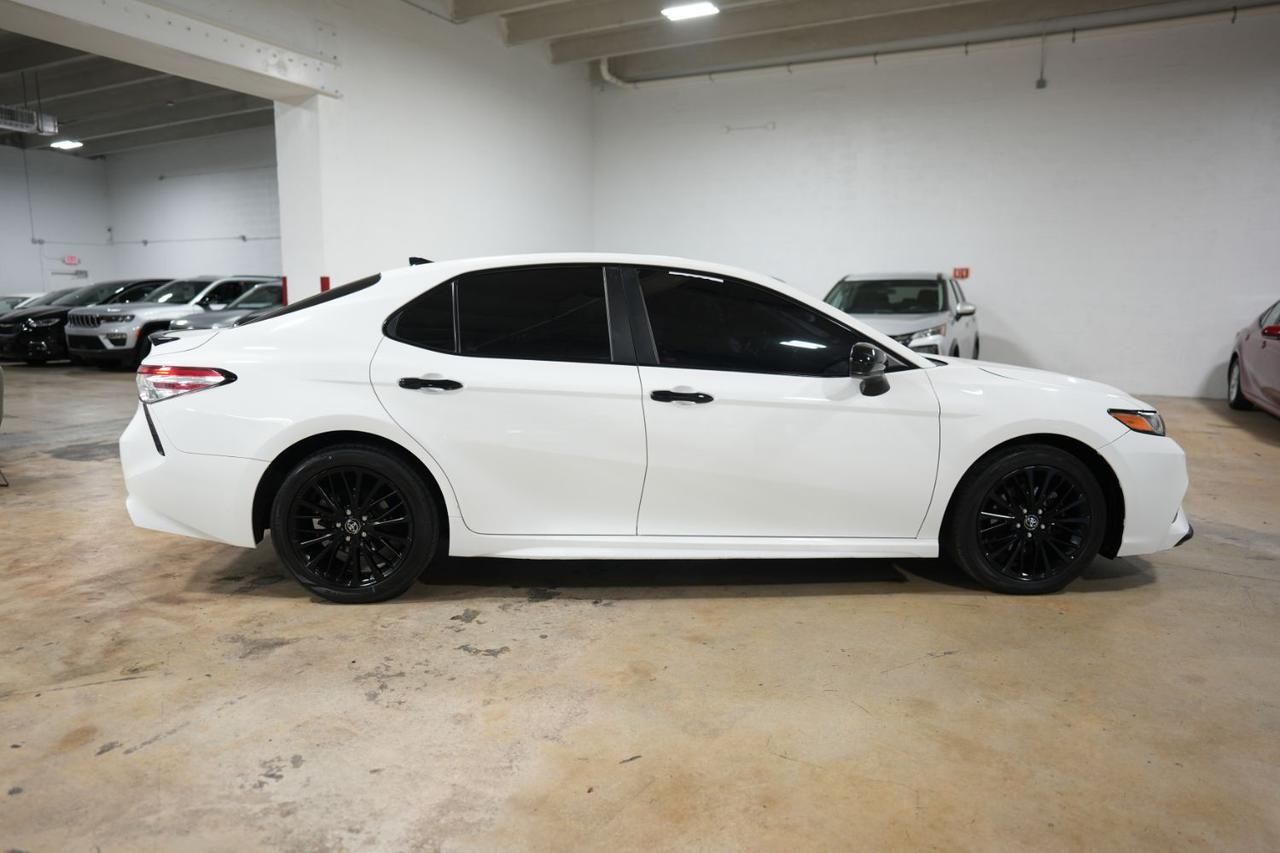 2020 Toyota Camry SE Nightshade - Photo 7