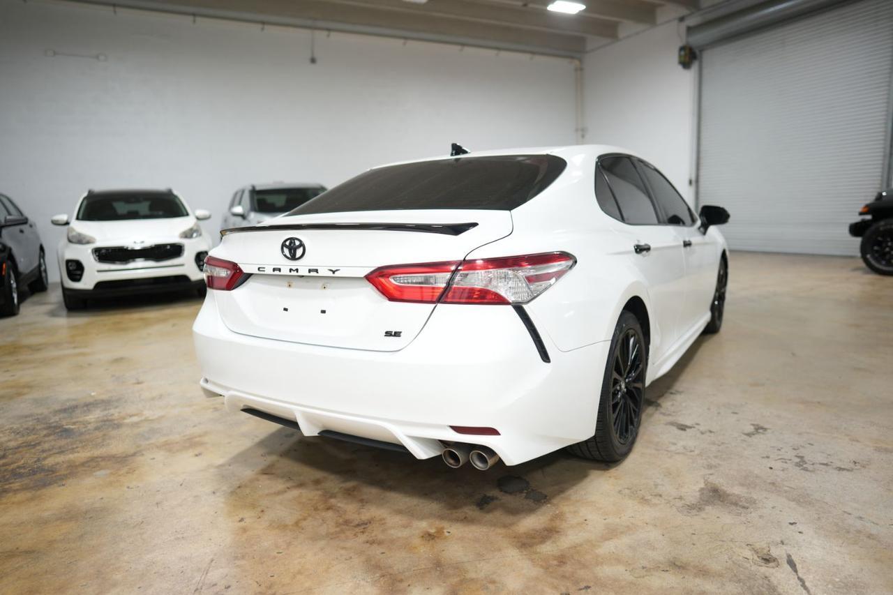 2020 Toyota Camry SE Nightshade - Photo 6