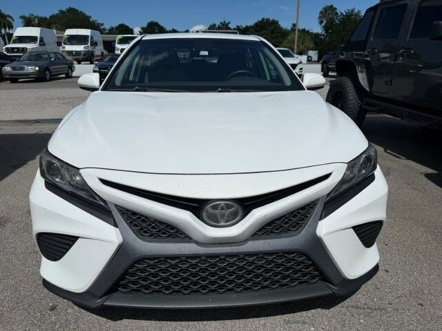 2020 Toyota Camry SE
