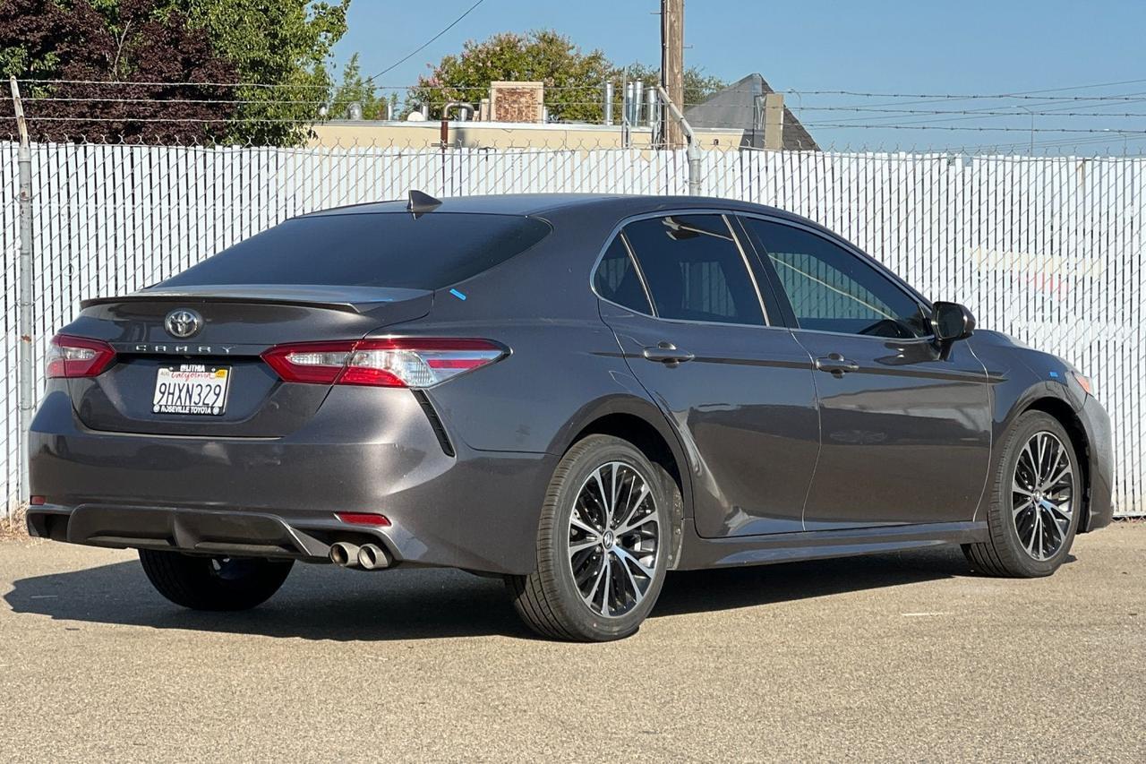 2020 Toyota Camry SE