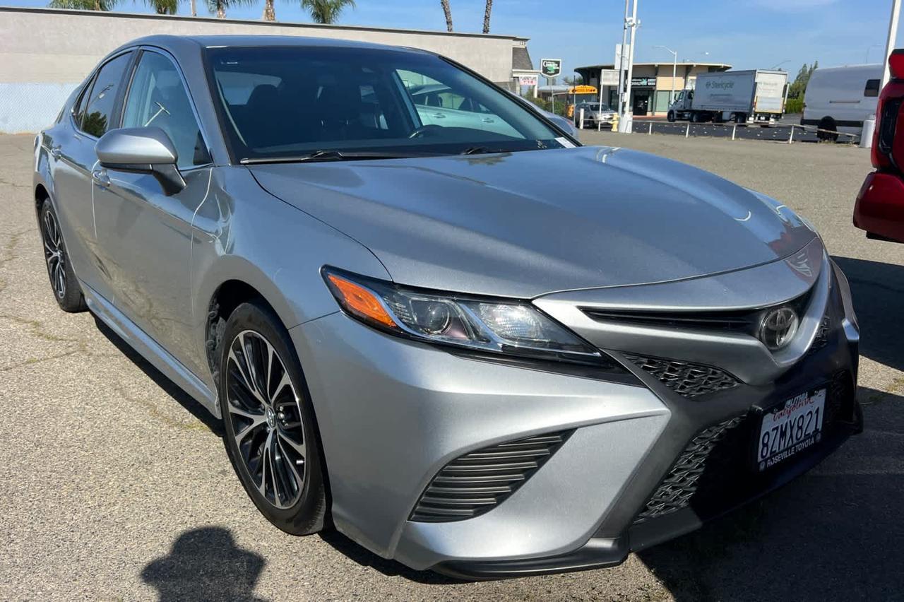 2020 Toyota Camry SE