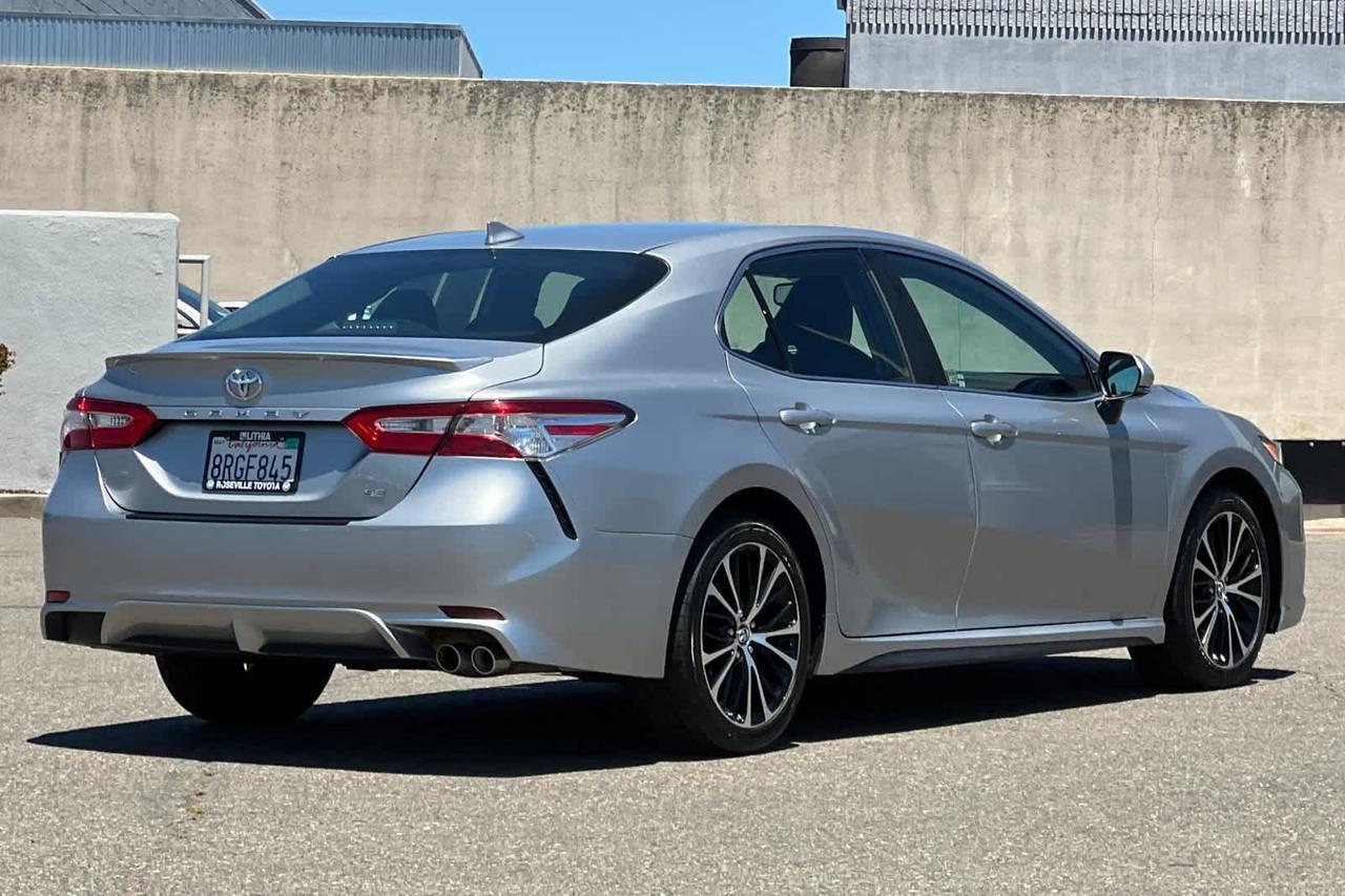 2020 Toyota Camry SE