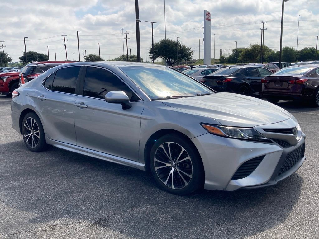 2020 Toyota Camry SE
