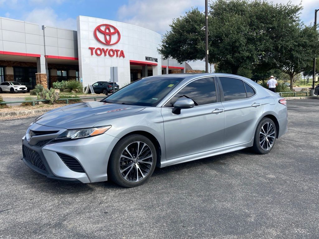 2020 Toyota Camry SE