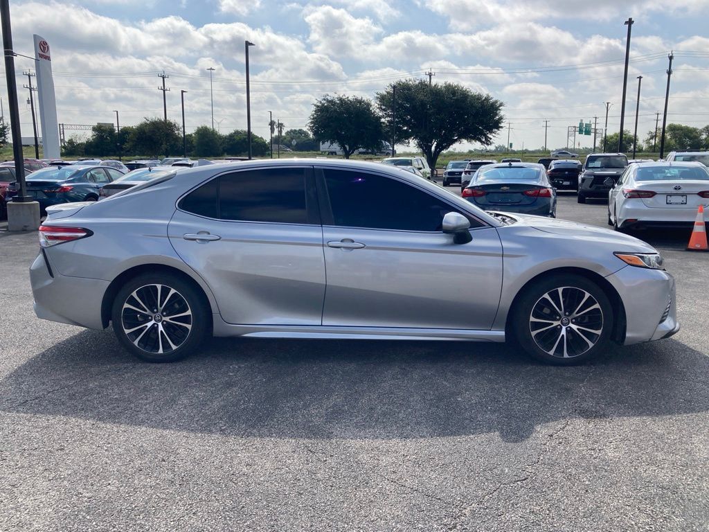 2020 Toyota Camry SE