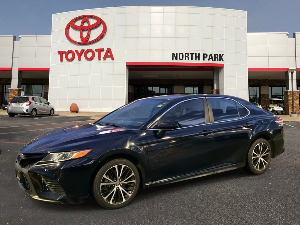 2020 Toyota Camry SE