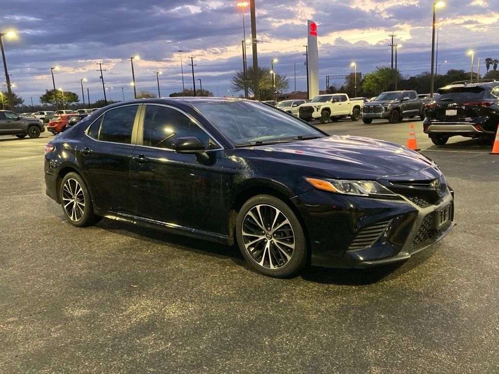 2020 Toyota Camry SE