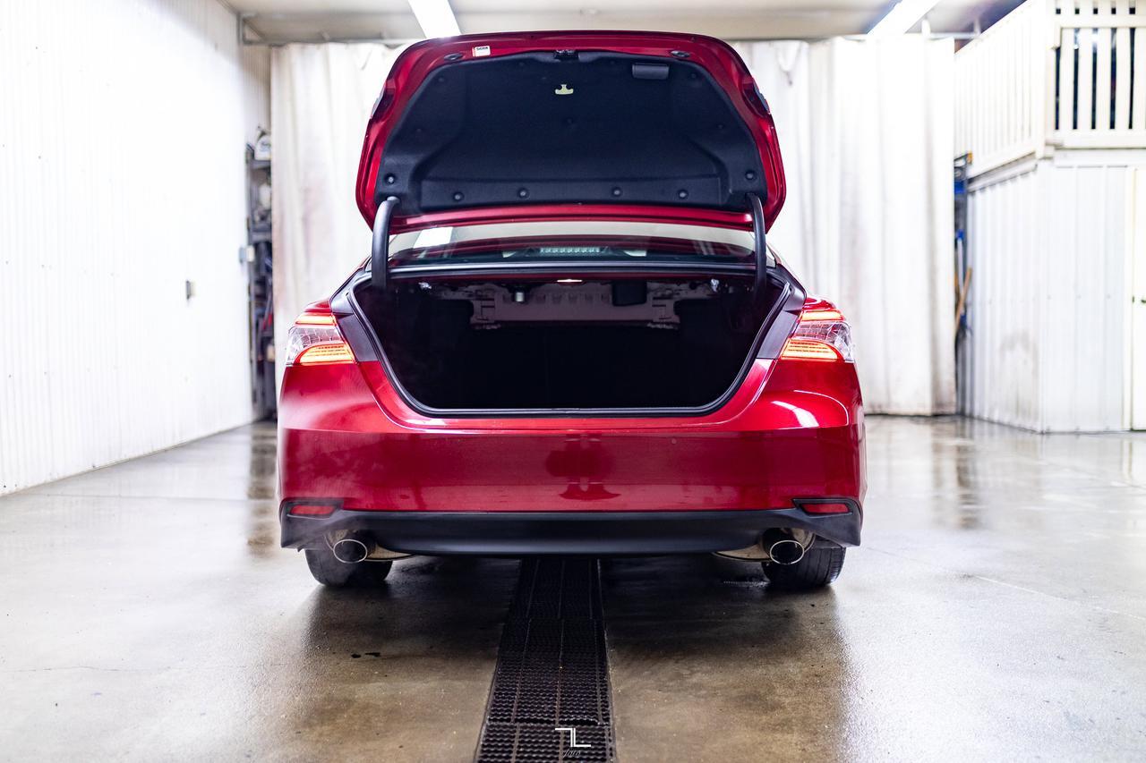 2020 Toyota Camry XLE Leather Roof Nav BCam Red Deer AB