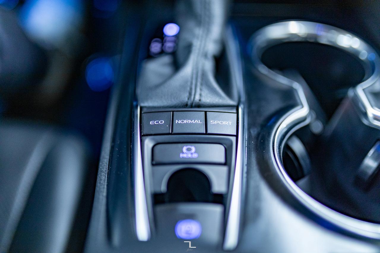 2020 Toyota Camry XLE Leather Roof Nav BCam Red Deer AB