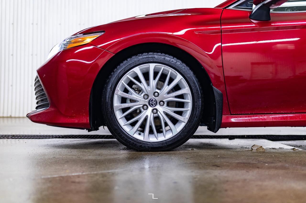 2020 Toyota Camry XLE Leather Roof Nav BCam Red Deer AB