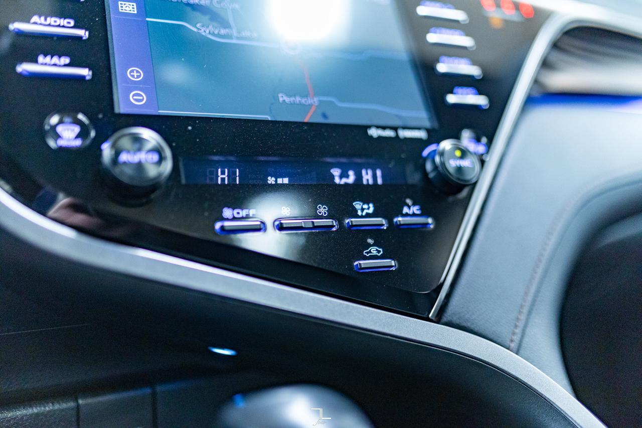 2020 Toyota Camry XLE Leather Roof Nav BCam Red Deer AB