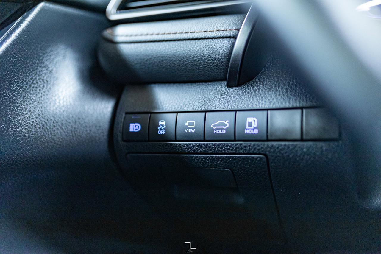 2020 Toyota Camry XLE Leather Roof Nav BCam Red Deer AB