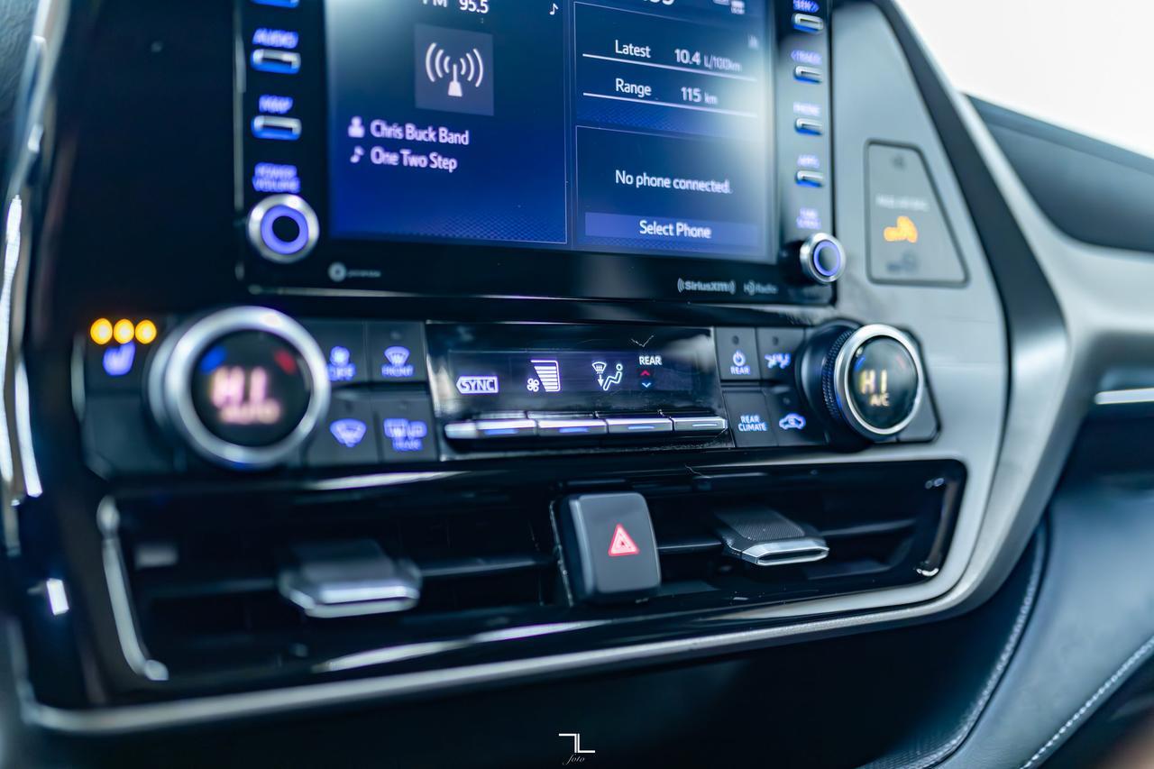 2020 Toyota Highlander AWD XLE Leather Roof BCam Red Deer AB