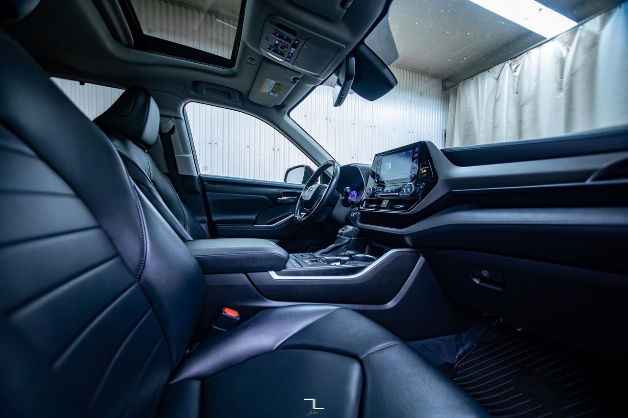 2020 Toyota Highlander AWD XLE Leather Roof BCam Red Deer AB