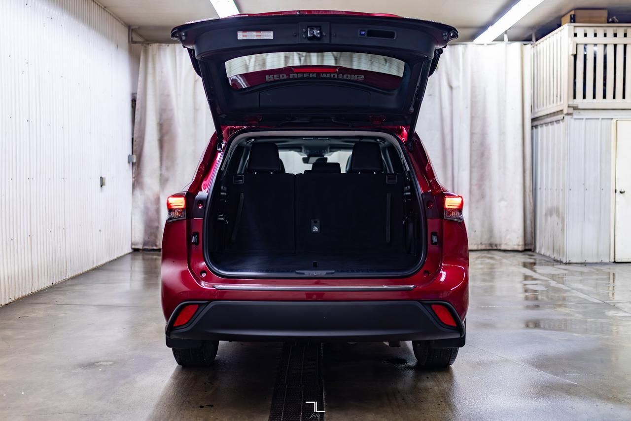 2020 Toyota Highlander AWD XLE Leather Roof BCam Red Deer AB