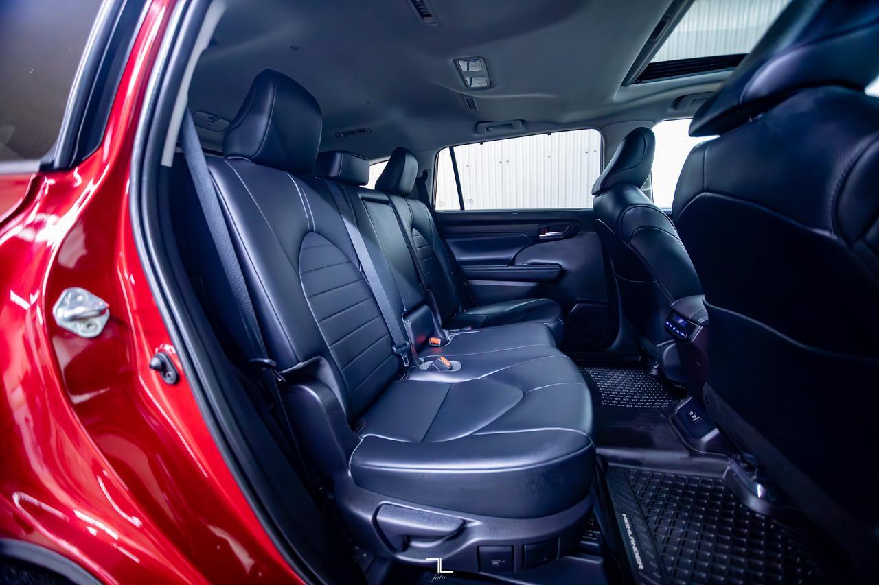 2020 Toyota Highlander AWD XLE Leather Roof BCam Red Deer AB