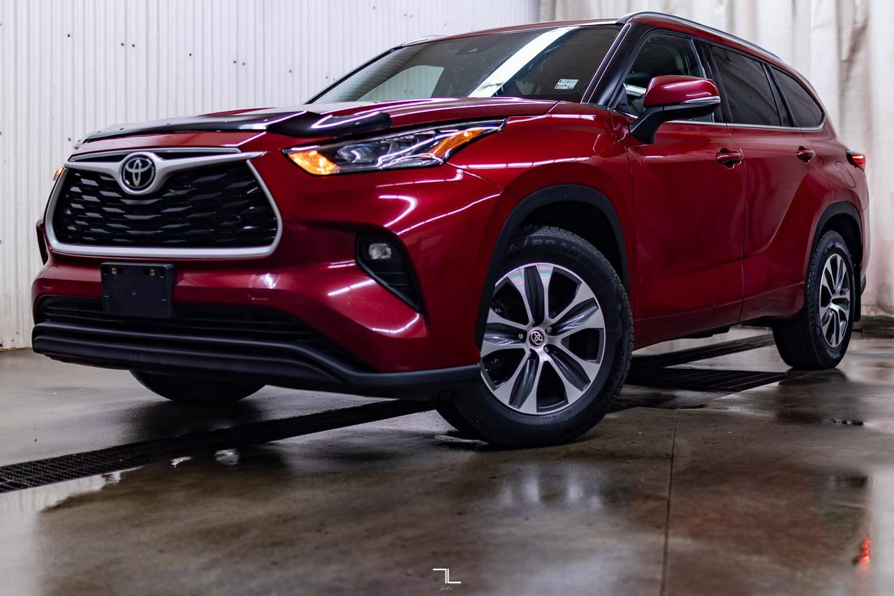 2020 Toyota Highlander AWD XLE Leather Roof BCam Red Deer AB