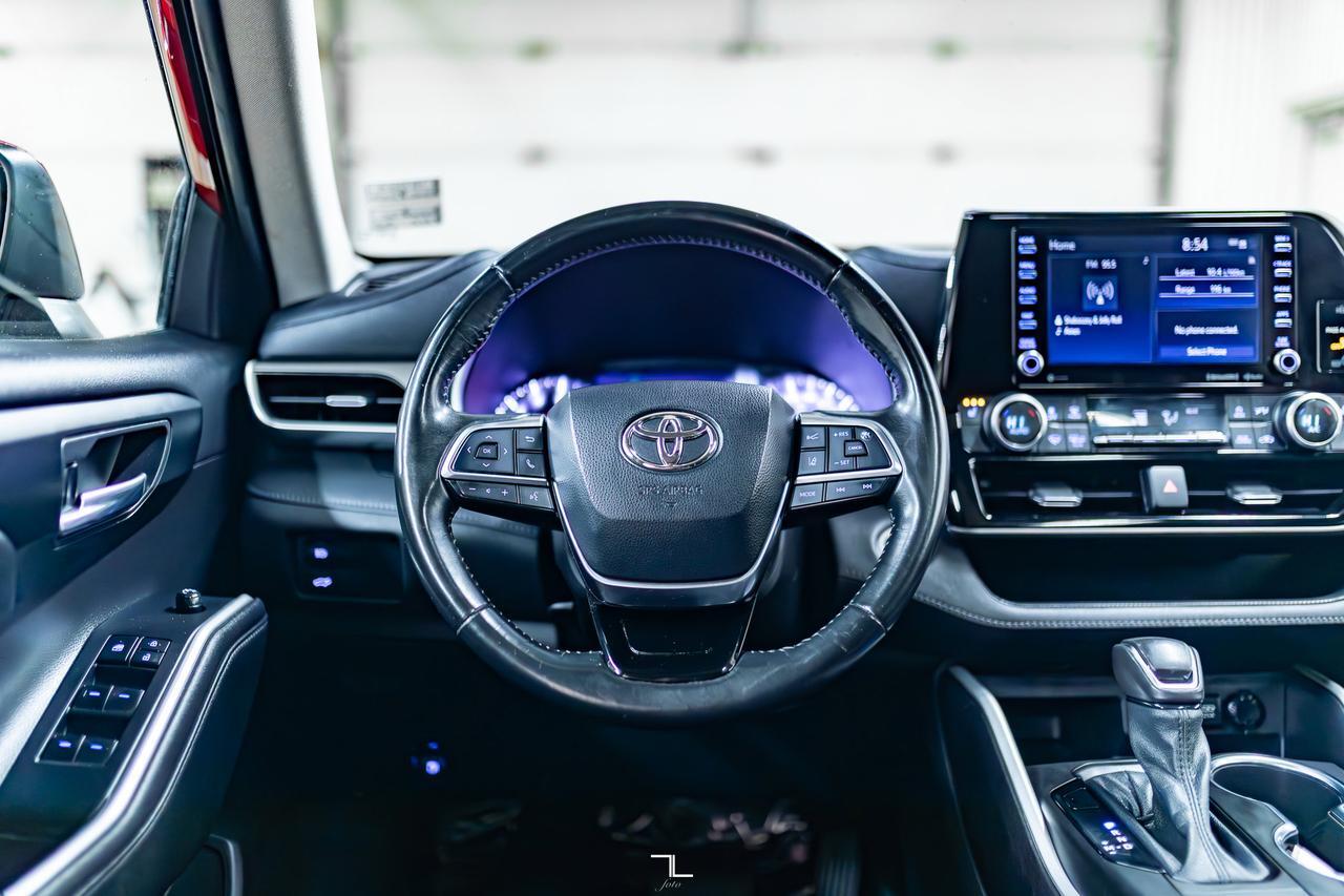 2020 Toyota Highlander AWD XLE Leather Roof BCam Red Deer AB