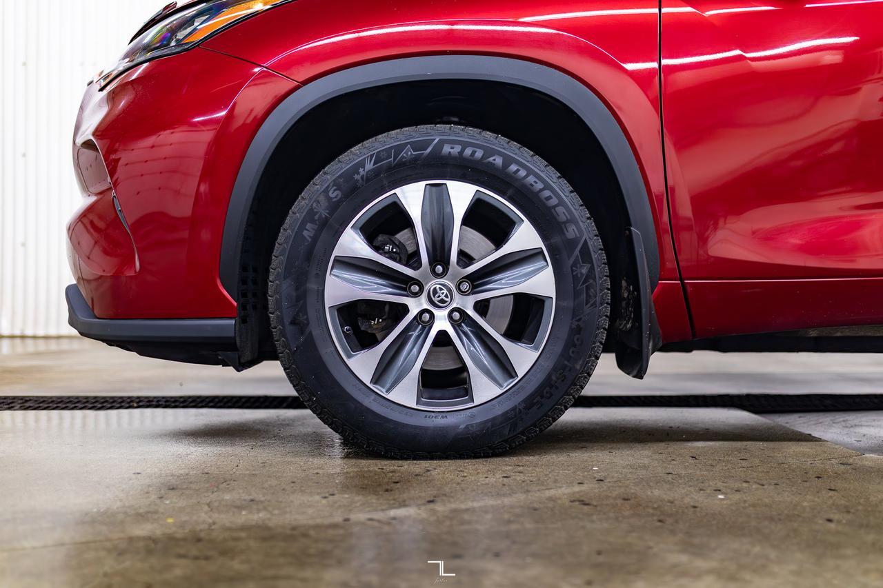 2020 Toyota Highlander AWD XLE Leather Roof BCam Red Deer AB