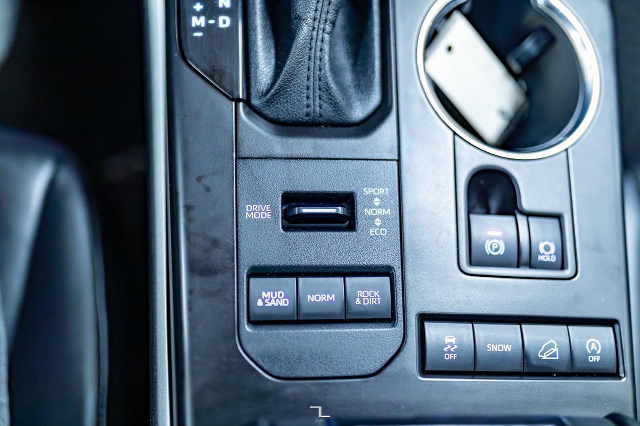 2020 Toyota Highlander AWD XLE Leather Roof BCam Red Deer AB