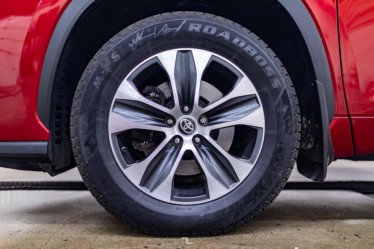 2020 Toyota Highlander AWD XLE Leather Roof BCam Red Deer AB