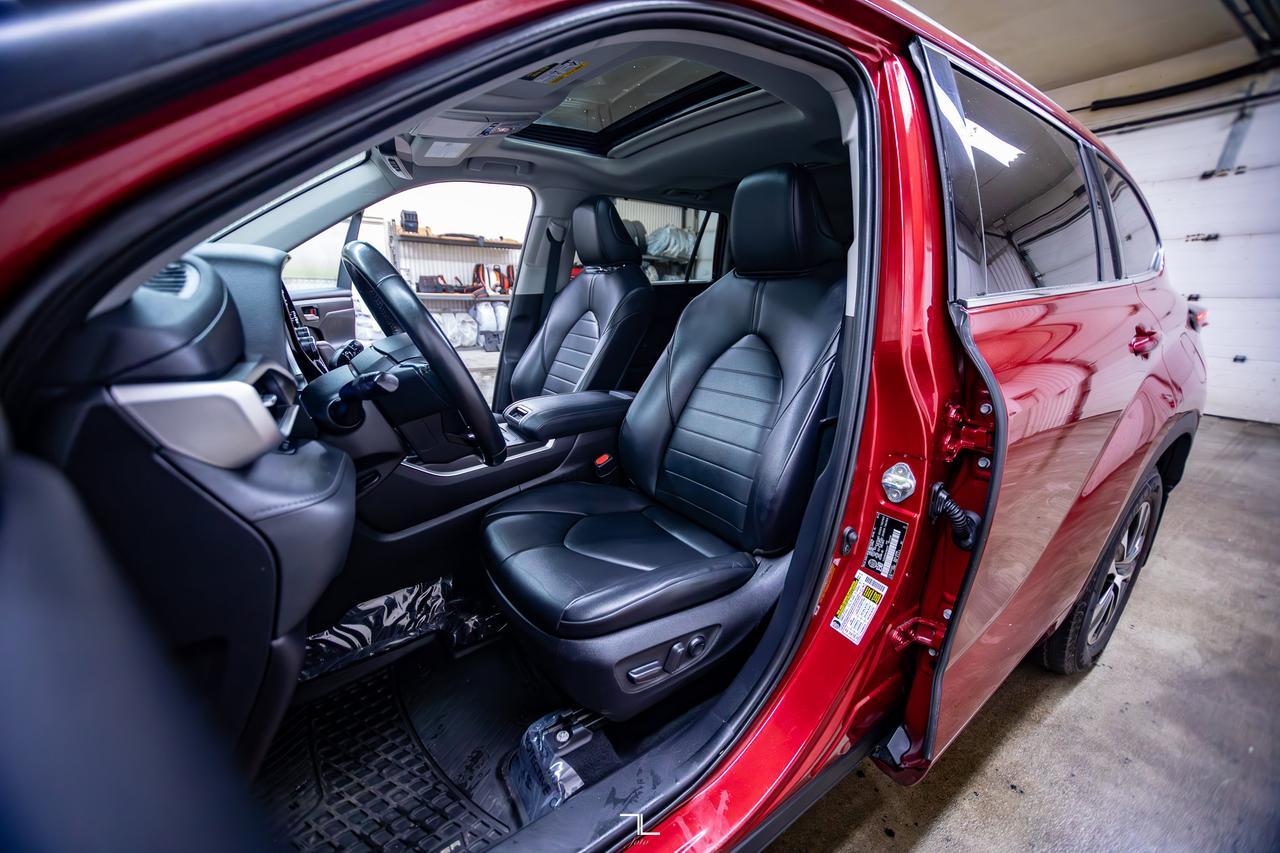 2020 Toyota Highlander AWD XLE Leather Roof BCam Red Deer AB