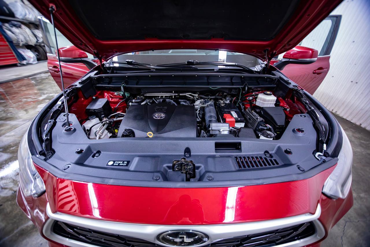 2020 Toyota Highlander AWD XLE Leather Roof BCam Red Deer AB