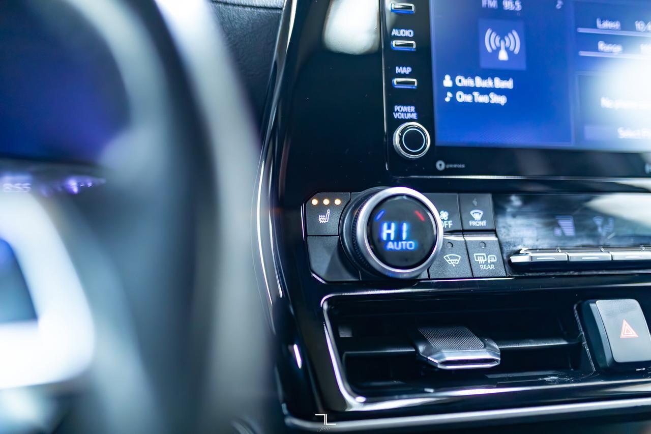 2020 Toyota Highlander AWD XLE Leather Roof BCam Red Deer AB