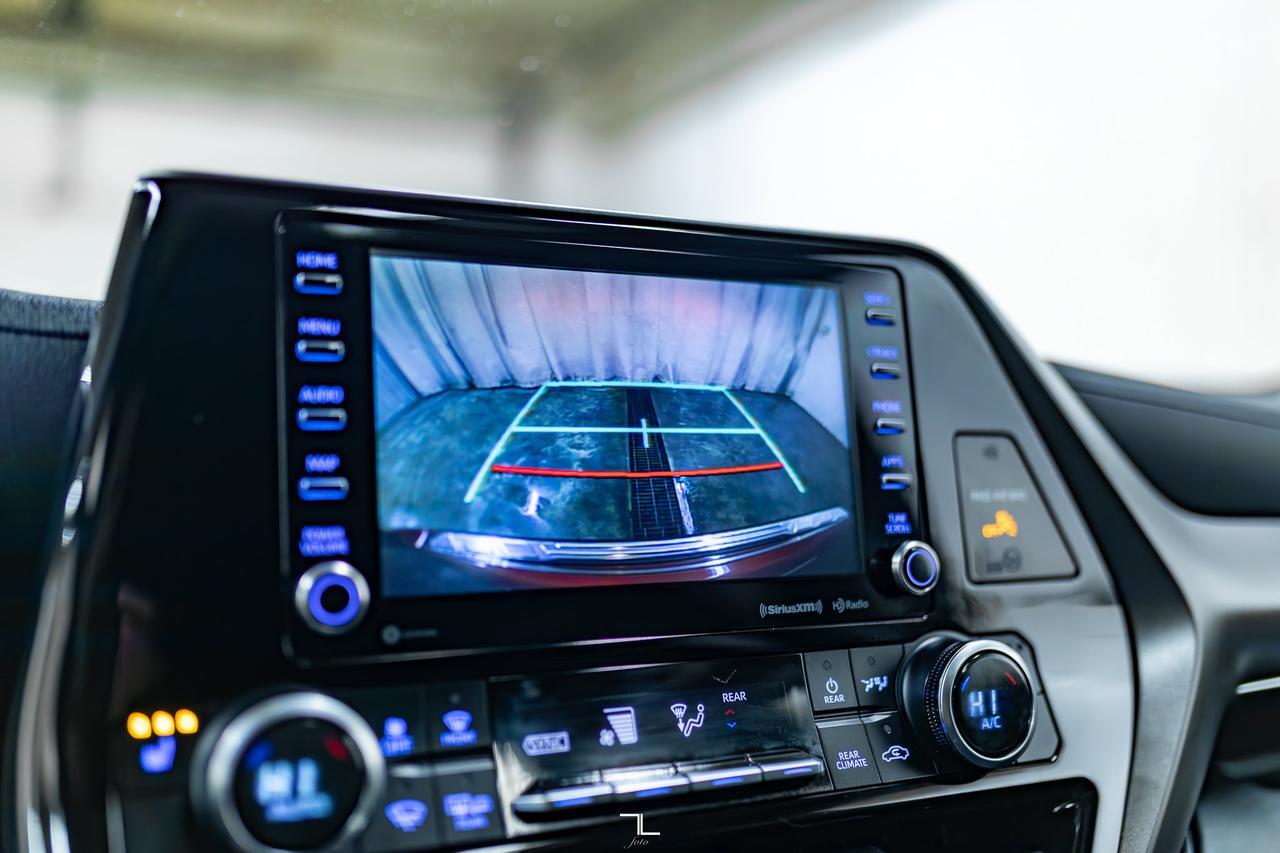 2020 Toyota Highlander AWD XLE Leather Roof BCam Red Deer AB